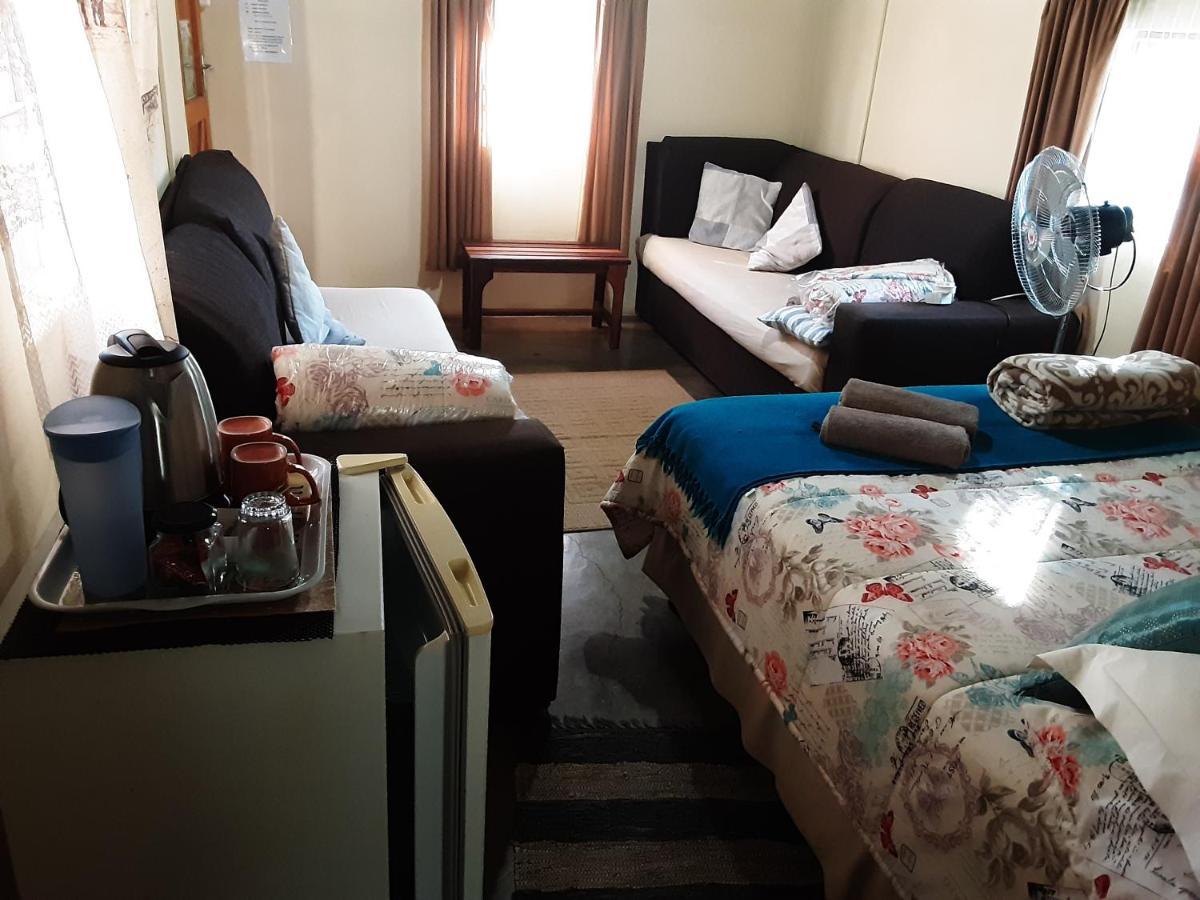 أوتجو Kai-Oms Backpackers Lodge المظهر الخارجي الصورة