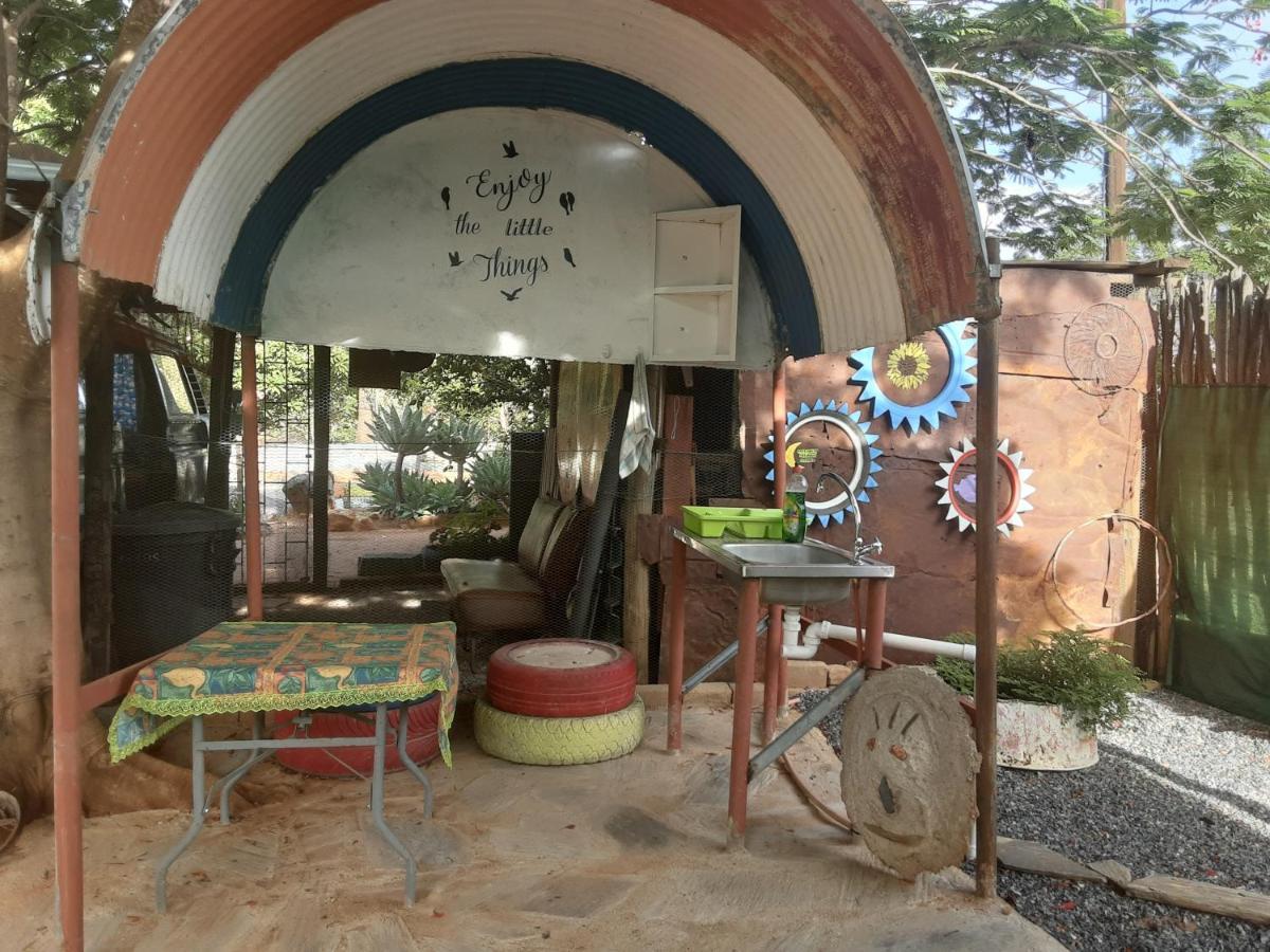 أوتجو Kai-Oms Backpackers Lodge المظهر الخارجي الصورة