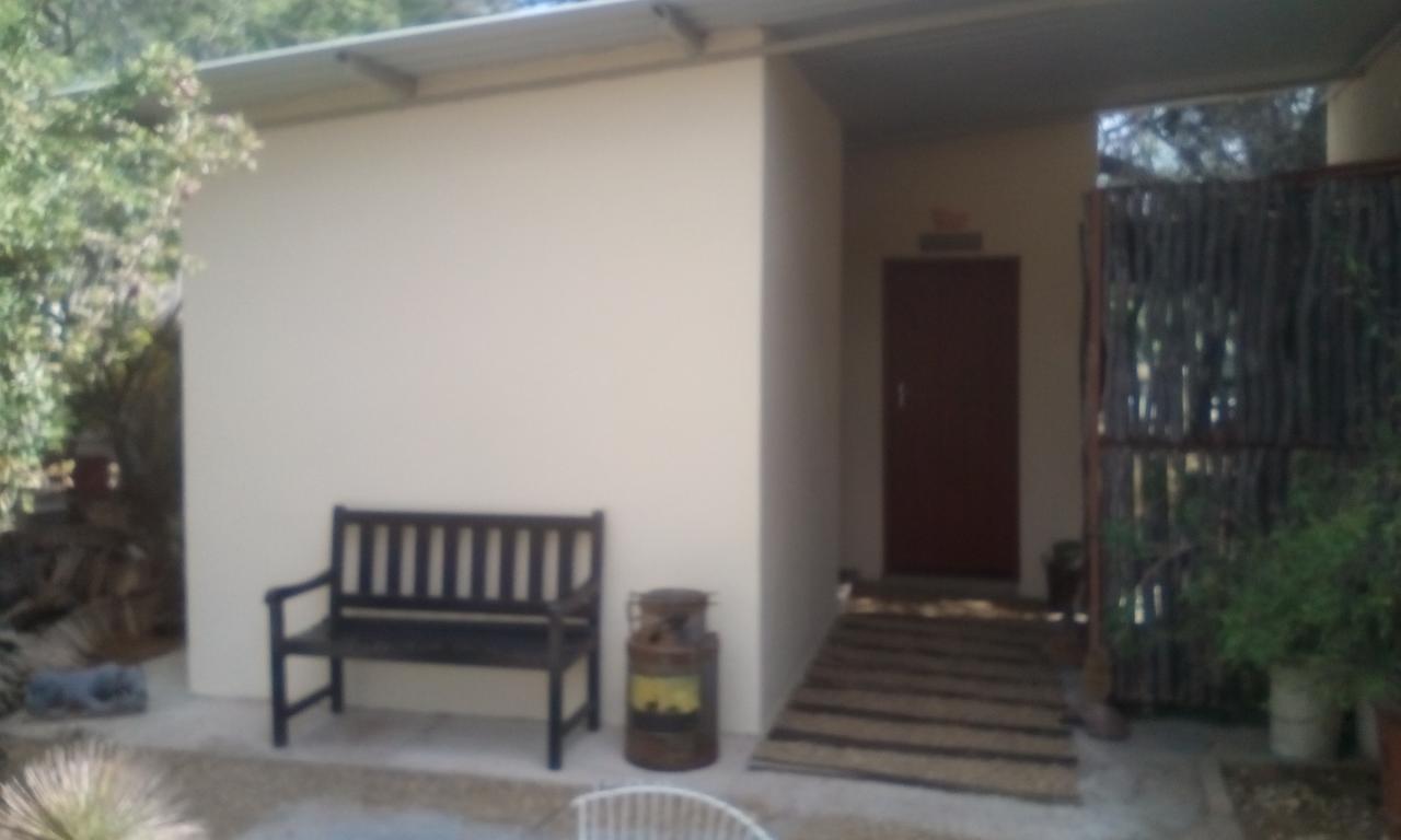 أوتجو Kai-Oms Backpackers Lodge المظهر الخارجي الصورة